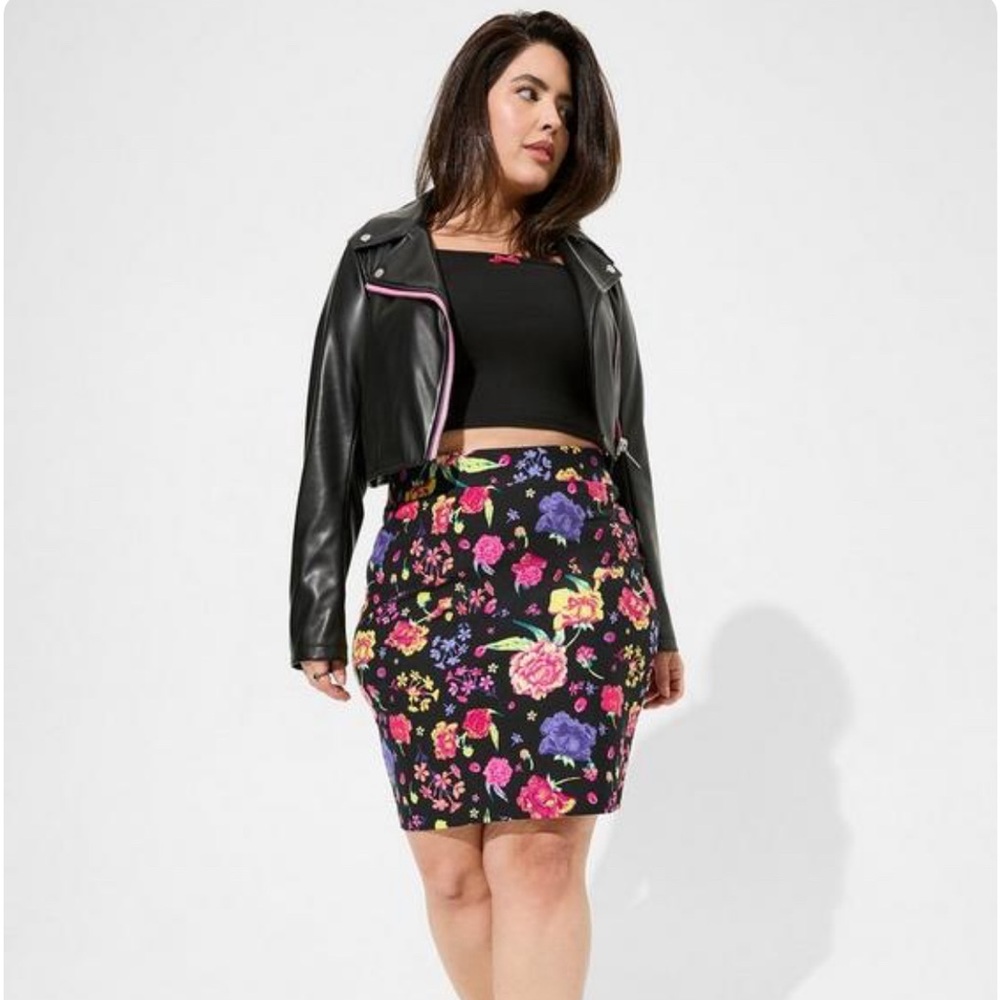 Torrid Betsey Johnson black cropped faux leather moto jacket. Size 10 (00)